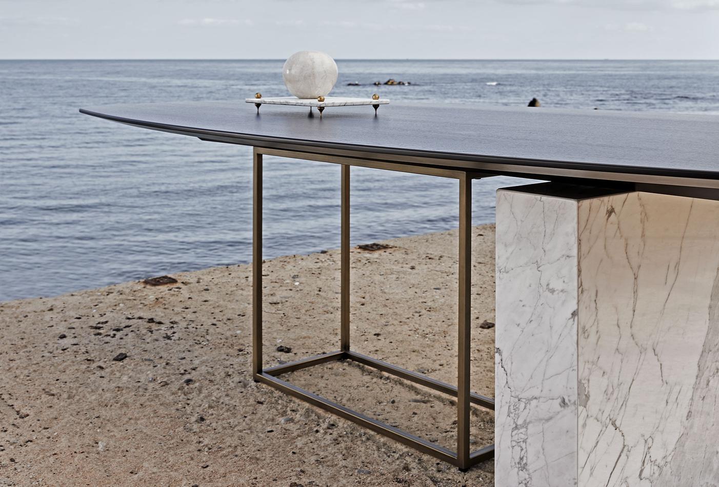 Khartoum dining table