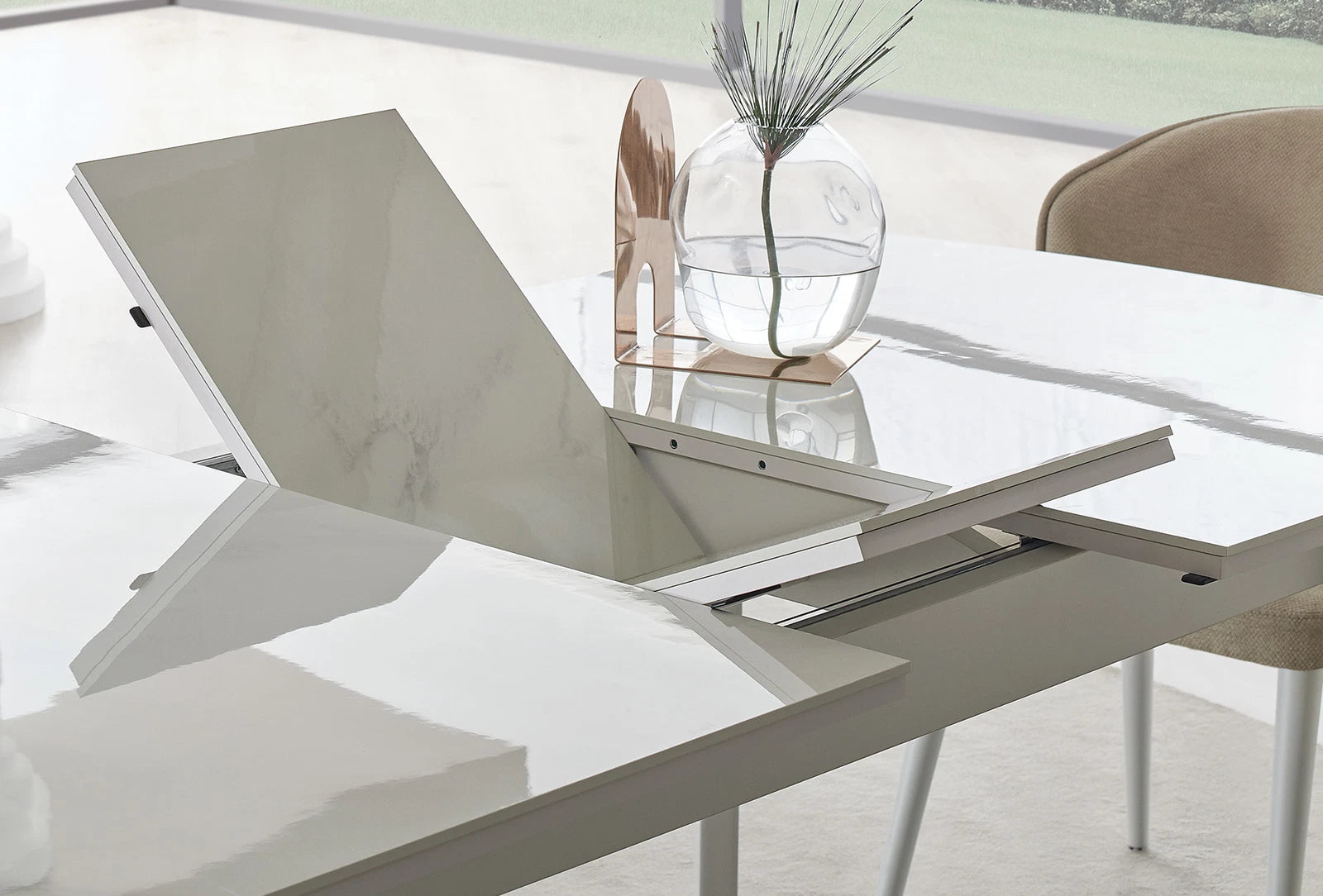 Legato extendable dining table