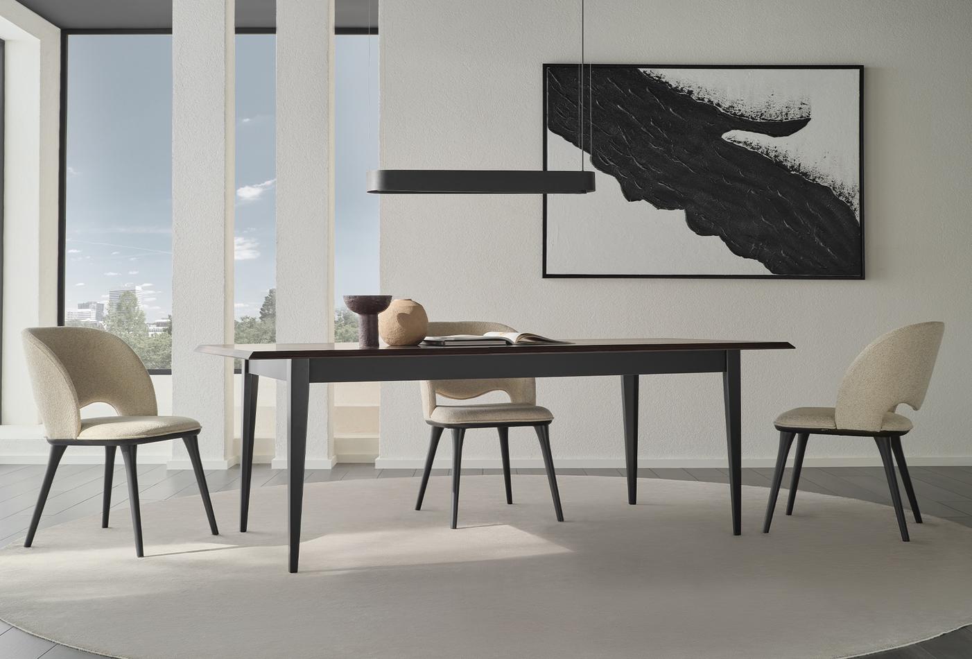 Parma extendable dining table