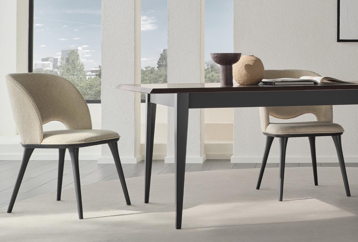 Parma extendable dining table