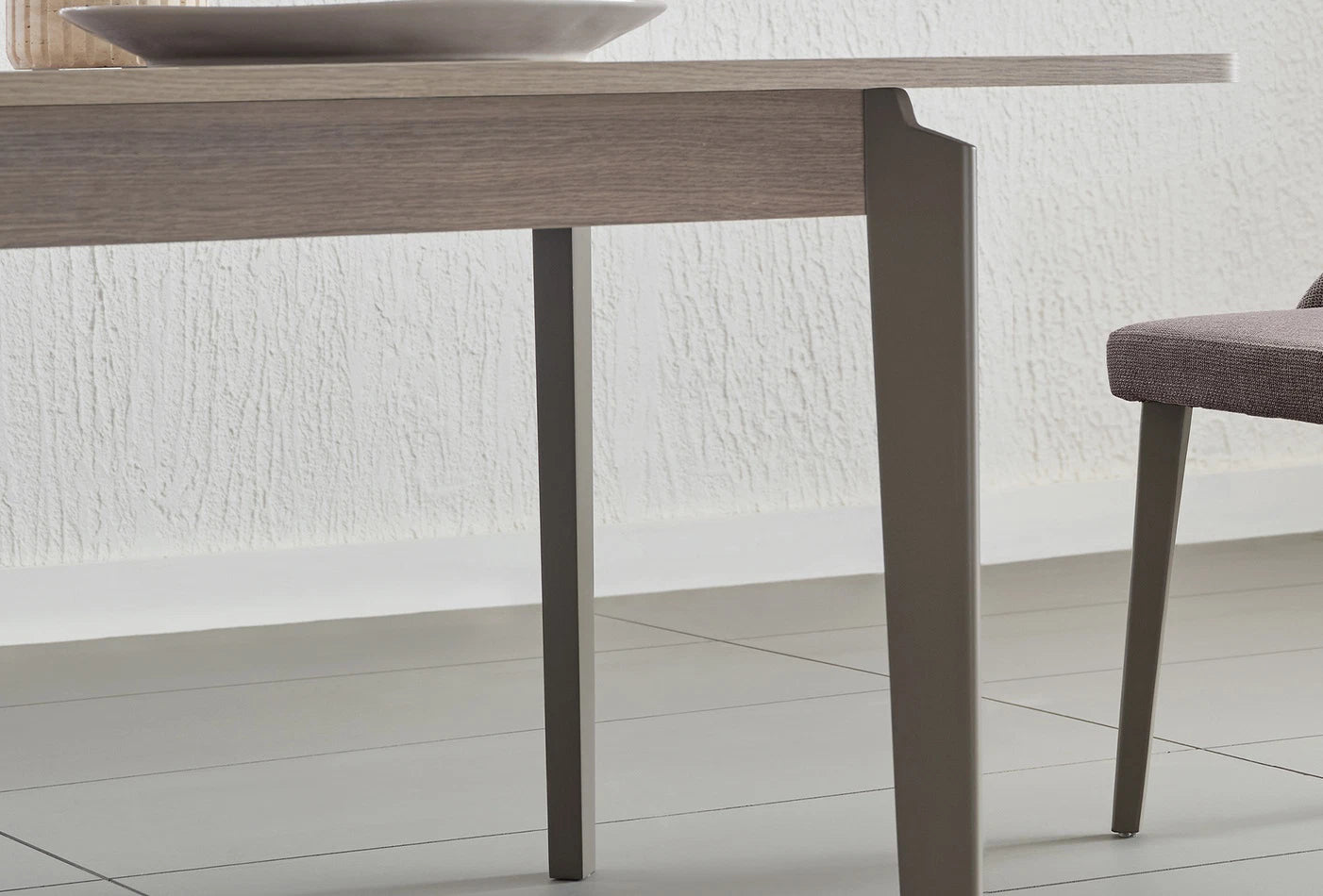 Varena extendable dining table