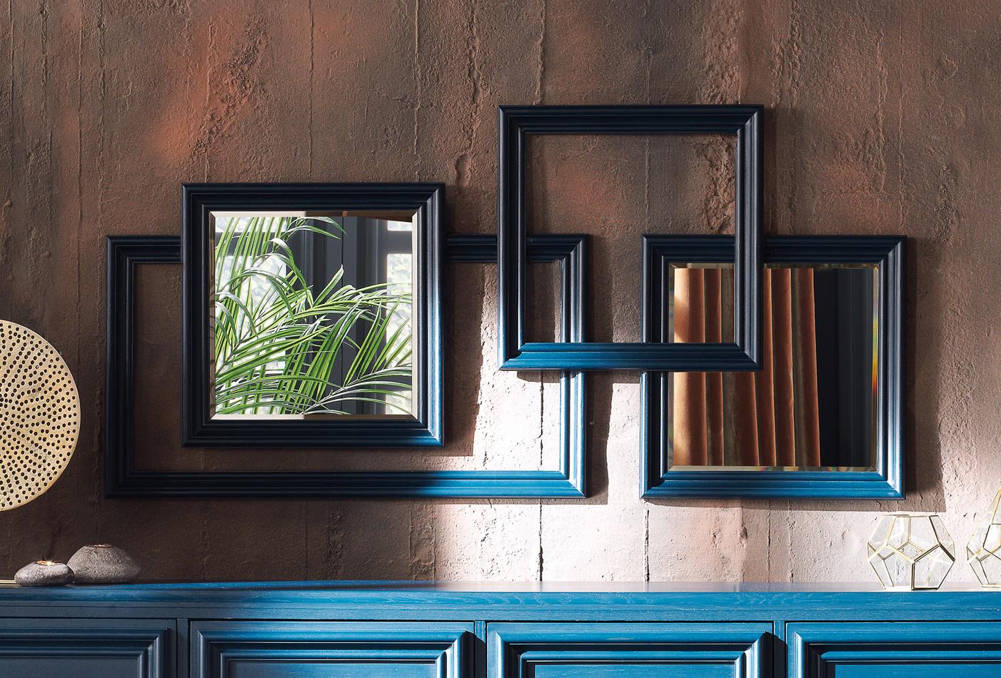 Elegant wall mirror