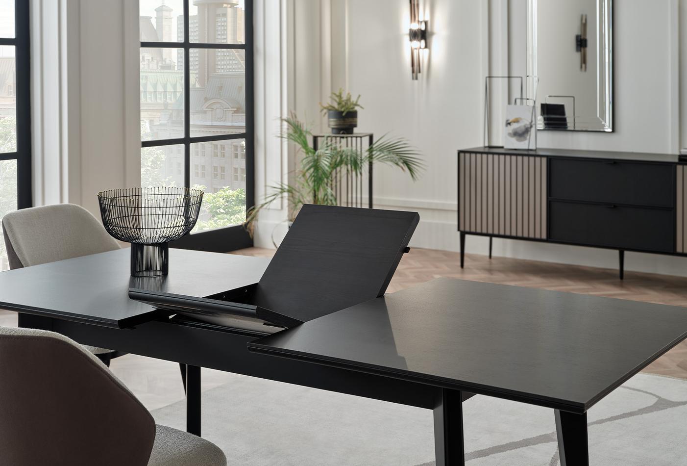 Riga extendable dining table